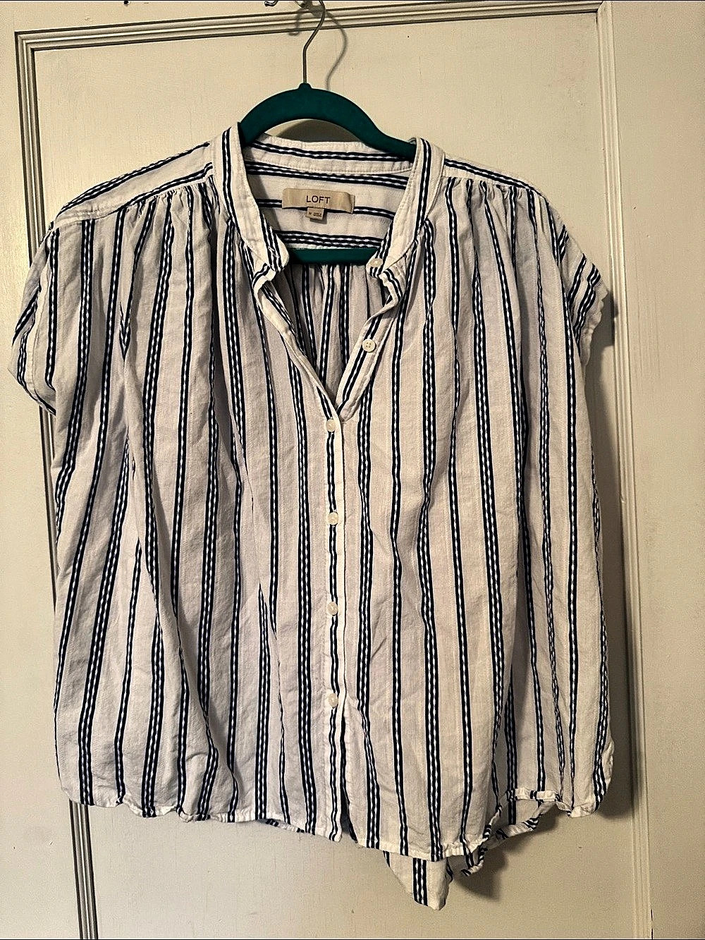 LOFT Striped Button Down Shirt in White & Blue Size Medium